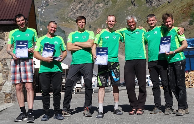 Награждение сертификатами и Книжками Альпиниста после восхождения на Эльбрус